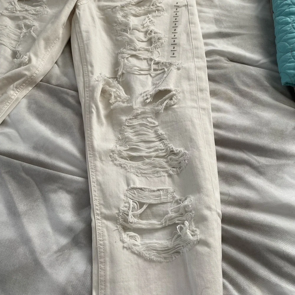 American Eagle ripped 90s boyfriend jeans - Picture 11 of 15